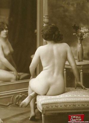 Vintage xxx - Some vintage girls standing - XXX Dessert - Picture 1