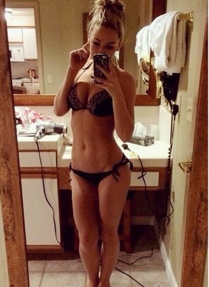 Imagine hanging out the back of this, then flipping her over and ejaculating all over her tight little tummy. Awesome.