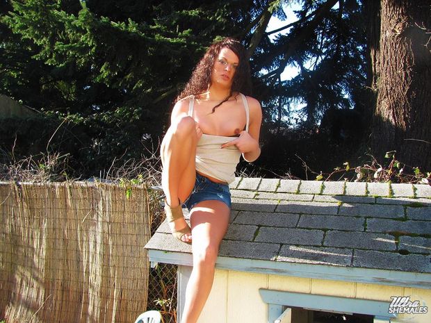 Exhibitionist Teen Shemale Gets Naked In Her Yard