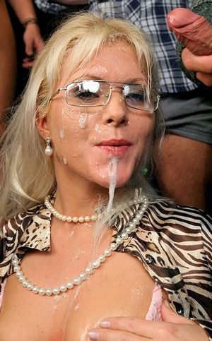 Cum on Glasses; MILF bukkake