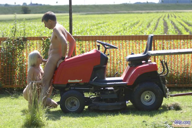 Hot teeny blonde cleanes an old cock outdoor