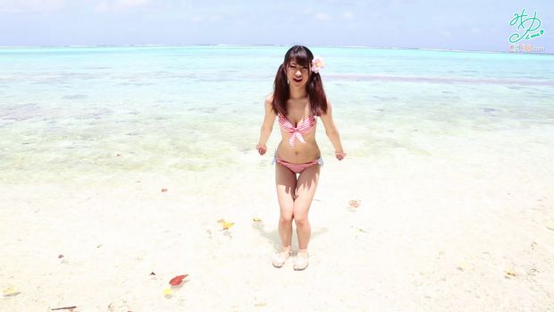 Japanese girls butt underwater