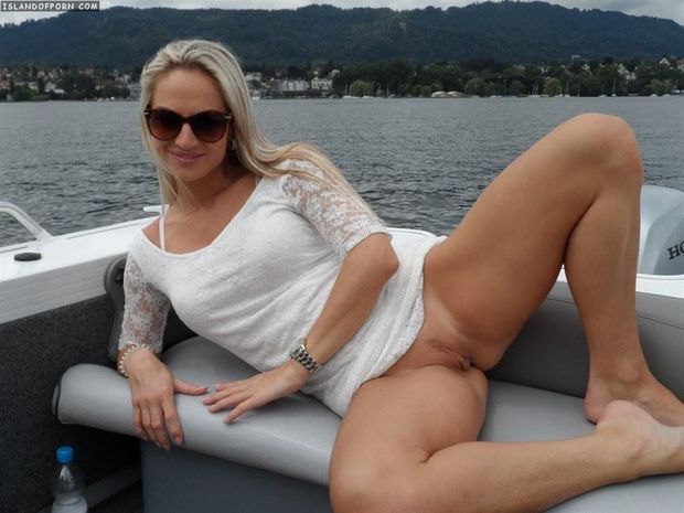 The post My mom is so horny appeared first on Island Of Porn!.