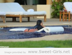 Being now in her second honeymoon, after she got married with Kanye West, Kim Kardashian shows us her perfectly shaped body again. This time her nipples are visible through a almost transparent t-shirt. We must admit that she is looking Continue reading &