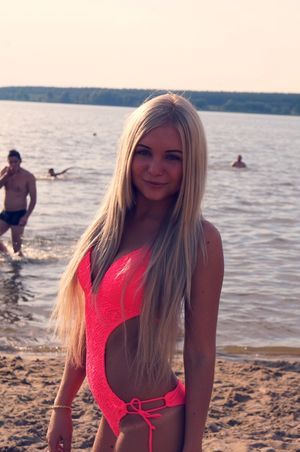 AnnaAnya Picture