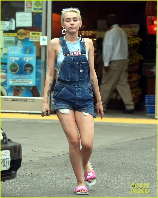 EXCLUSIVE TO INF. ALL-ROUNDER. July 15, 2014: Miley Cyrus in a pair of denim overall shorts goes to the gas station to fuel up her Porsche, West Hollywood, CA. Mandatory Credit: Chiva/INFphoto.com Ref.: infusla-276|sp|EXCLUSIVE TO INF. ALL-ROUNDER.