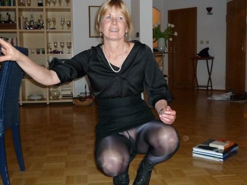 Mature Gives Us A Upskirt With Pantyhose On