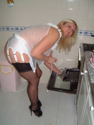 l’IDEAL une bonne cuisinière et une bonne salope aec les jambes TOUJOURS prêtes à s’ouvrir à ma demande