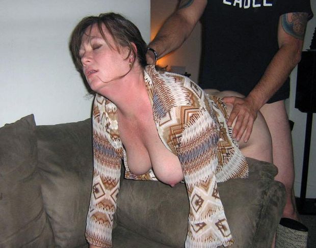 mmm oh ouiii chéri met la moi bien à fond, ls couilles contre ma chatte et va y …. encule moi et fait moi jouir à mort que je ne sache plus m’asseoir…..