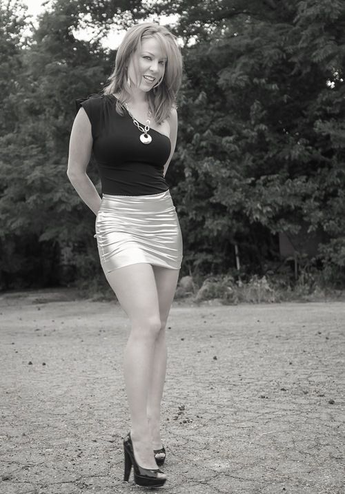iinvitedyourwifeupforadrink:

Your wife tried to recall what her mother had told her about accepting lifts from strangers