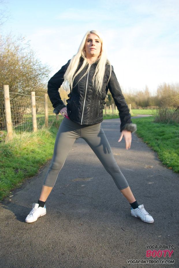 Gray yoga pants girl with nice butt running outdoors