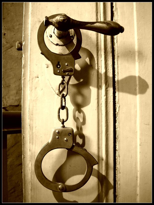 Cuffs by grafzahl