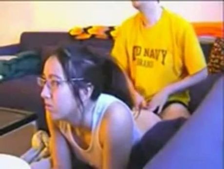 Girl plays Call of Duty Modern Warfare 3 while her BF Fucks her