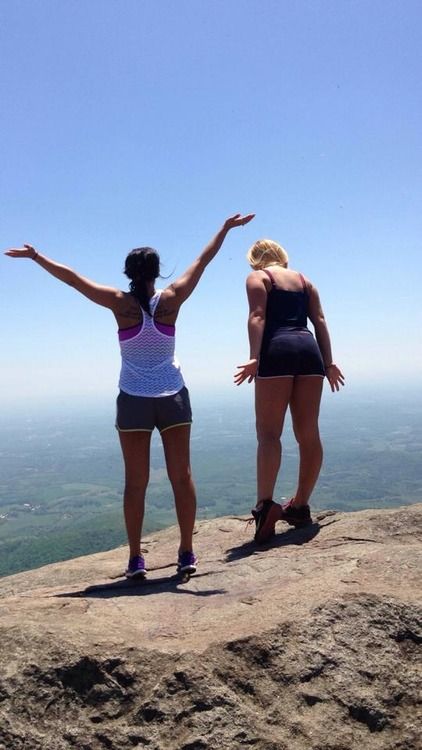 Pretty girls atop the mountain Continue reading →