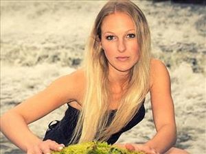Hose runter und los gehts:-)Alter: 25, Haarfarbe: Blond, Figur: SchlankHobbys: Mein Pferd,mein Hund und manchmal Sport:-)Was mache ich vor der Cam?Chatten / Flirten,Dirty-Talk,Dessous,Striptease,Toys,Ich gehorche...,Livesex,Selbstbefriedigung,NS Conti