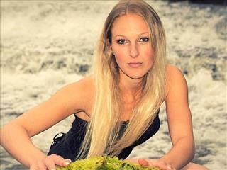 Hose runter und los gehts:-)Alter: 25, Haarfarbe: Blond, Figur: SchlankHobbys: Mein Pferd,mein Hund und manchmal Sport:-)Was mache ich vor der Cam?Chatten / Flirten,Dirty-Talk,Dessous,Striptease,Toys,Ich gehorche...,Livesex,Selbstbefriedigung,NS
Conti