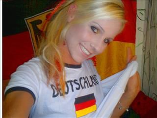 No risk no funAlter: 28, Haarfarbe: Blond, Figur: SchlankHobbys: Meine Hobbys......? Nun ja, ich bin hier angemeldet *lach* mein Hobby ist Sex, Drehen und Bilder. Zudem liebe ich die Musik....nein ich LEBE Musik.Außerdem tanze ich unheimlich... Conti