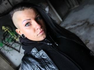Jung, versaut und knackig ;)Alter: 22, Haarfarbe: Schwarz, Figur: DurchschnittlichHobbys: Tanzen, Shoppen, Beauty, Chatten und die Männer verrückt machen ;)Was mache ich vor der Cam?Chatten / Flirten,Dirty-Talk,Dessous,Striptease,Toys,Se... Cont