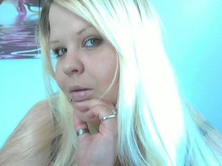 Hier hat man Spaß :-)Alter: 24, Haarfarbe: Blond, Figur: MolligHobbys: Meine Hobby sind Shoppen, Freunde treffen, Feiern, Kino und natürlich Sex :)Was mache ich vor der Cam?Chatten / Flirten,Dirty-Talk,Dessous,Striptease,Close-Ups,Toys,... Conti