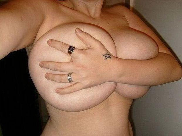 Burstingout hand Bra