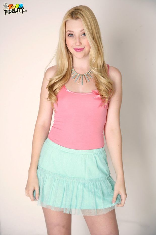 Samantha Rone (X-post from /r/ModelsGoneMild)