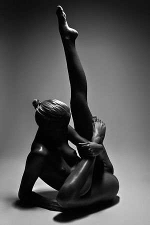 fine round blonde ass and pussy in athletic ballet pose