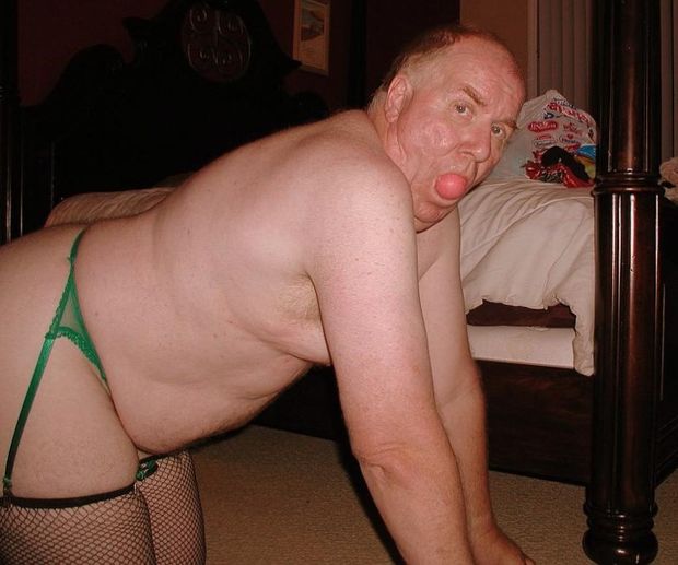 Pic with amazing transvestite,  slut sees  what is  about  to go in  it's  ass  LOL