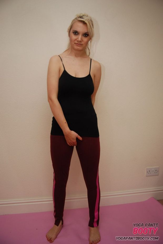 Tina Morgan shows ass in purple yoga pants