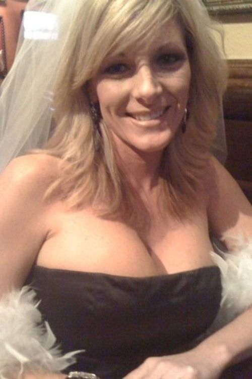 You should be having sex right now! Find tons local singles on RudeFinder.com!