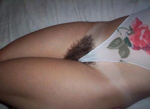 nowsthepast:hairymuffsxxx:More Hairy Muffs HERENatural.