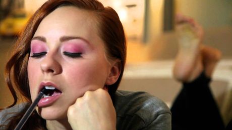 BECKYS FOOT FETISH FILM: STUDY THESE SOLES!