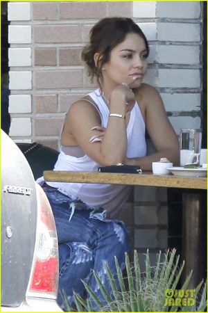 vanessa hudgens los feliz lunch