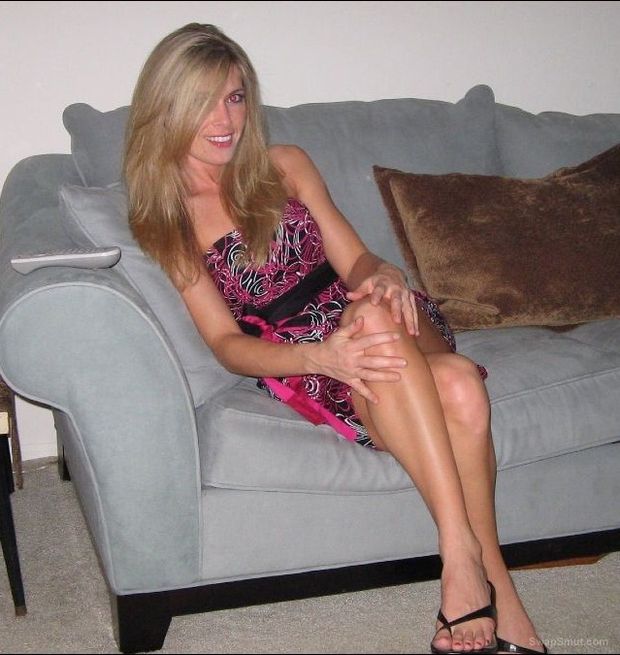 ABBY SEXY MILF