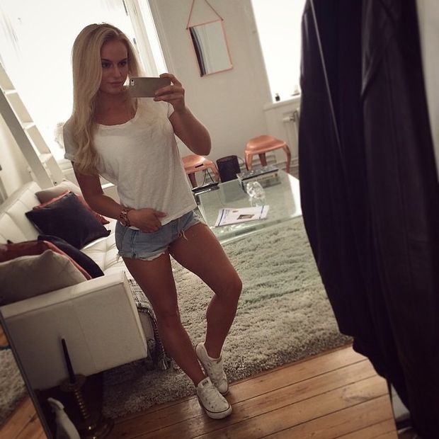 Anna Nystrom showing off her sexy legs in daisydukes