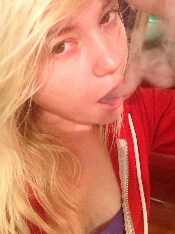 Chloe Foster getting high... Not very attractive here. Shame.