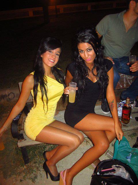 2 hot chicks at a party