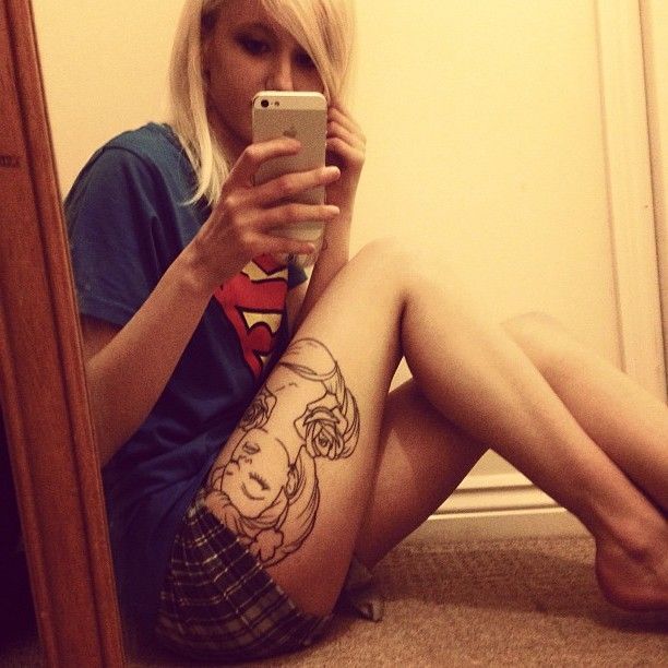 babe with tatoo