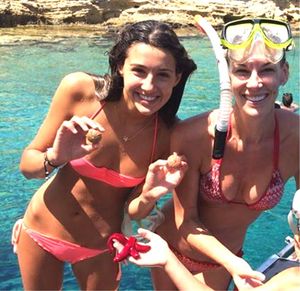 Hot Mom out on the ocean