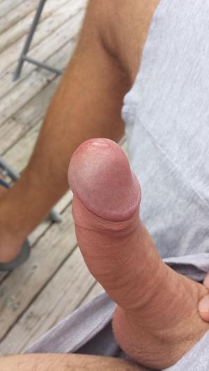 No chicas it is big white dick