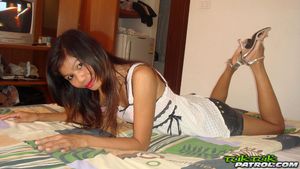 Skinny Thai in high heels poses on Tuktuk Patrols hotel bed