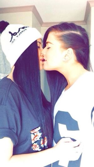 Sexy HD Lesbian Pics