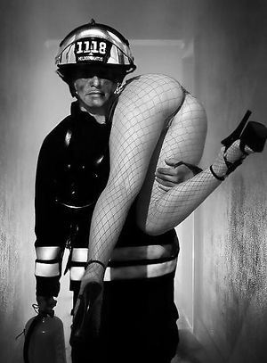 I would love to have her legs and ass