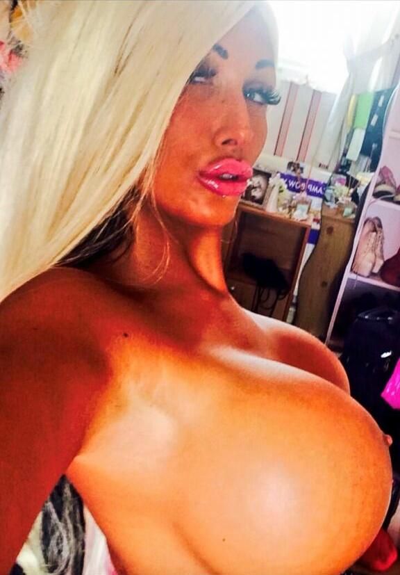 Bimbo selfie