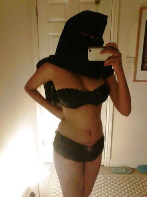 beautiful arabian girl mirror selfshot