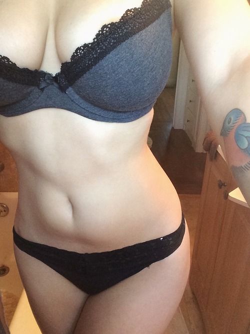 Reblog pervertedmermaid:

Just being a lazy ass today.