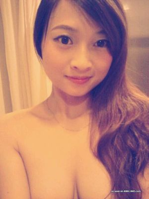 Reblog: This cute asian girlfriend takes naughty selfies.She has...