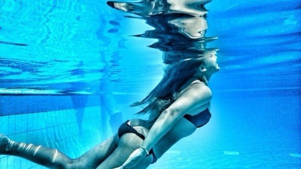 pool teen