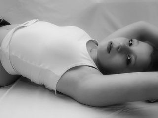 Ich will DICHAlter: 27, Haarfarbe: Braun, Figur: DurchschnittlichHobbys: Lesen,Zeichnen,Fotografieren& die Welt entdecken...und immer geil sein :)Was mache ich vor der Cam?Chatten / Flirten,Dirty-Talk,Dessous,Striptease,Close-Ups,Toys,Selb... Cont