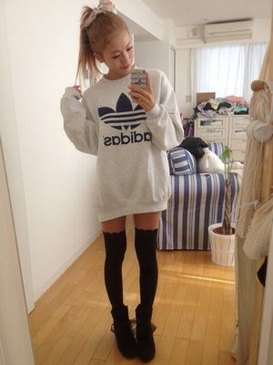 Picture with beautiful asian teen (18+)