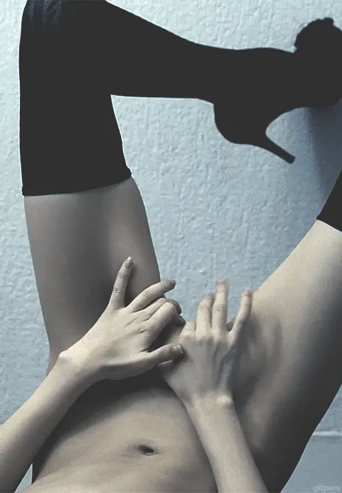 onlinekamasutra:Seen on and sheâll follow you back ;)
